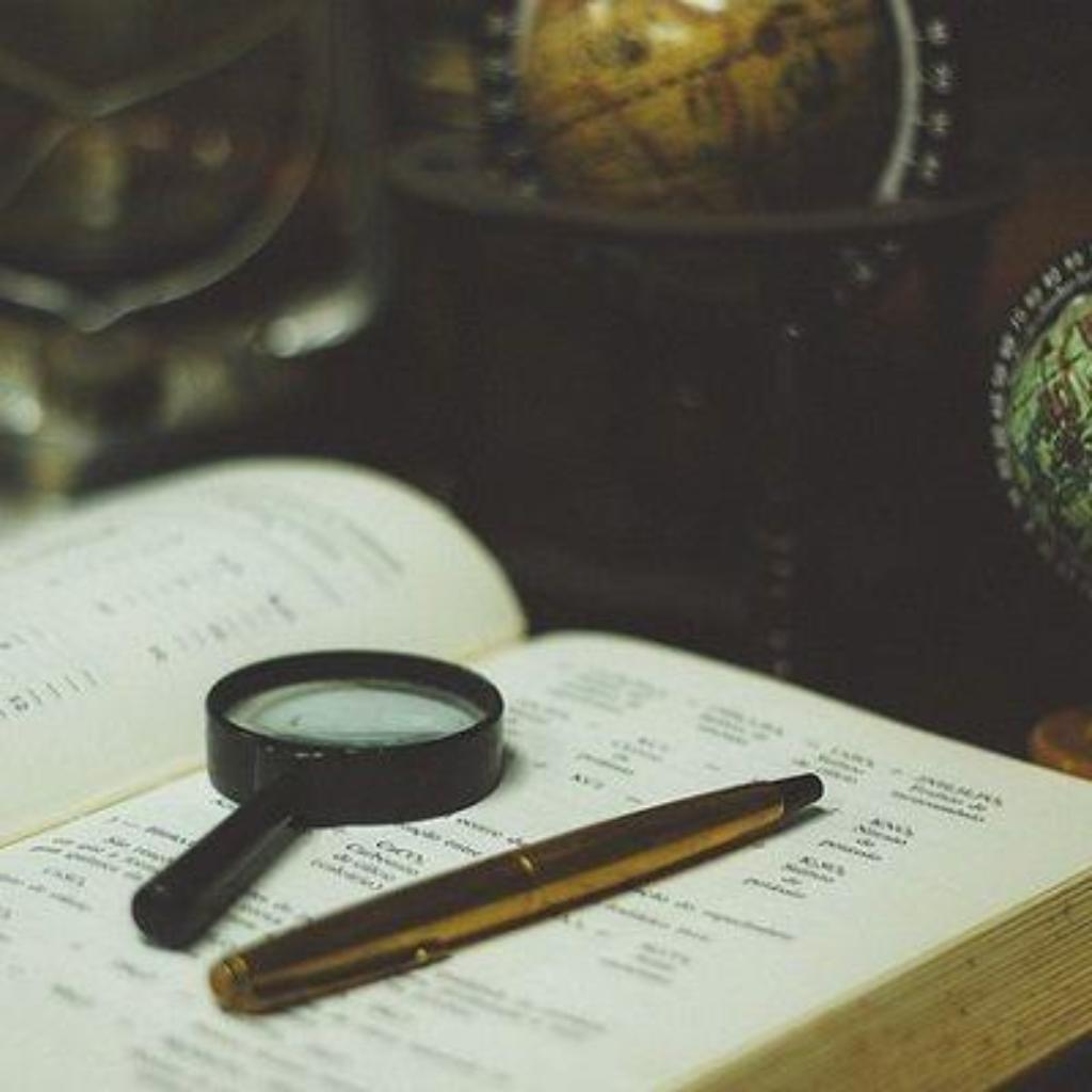 https://pixabay.com/de/photos/buchen-lesen-lernen-bildung-stift-2617231/